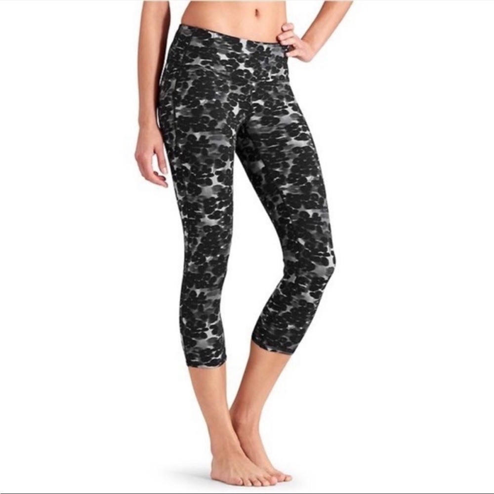 Athleta Chaturanga Capri Leggings